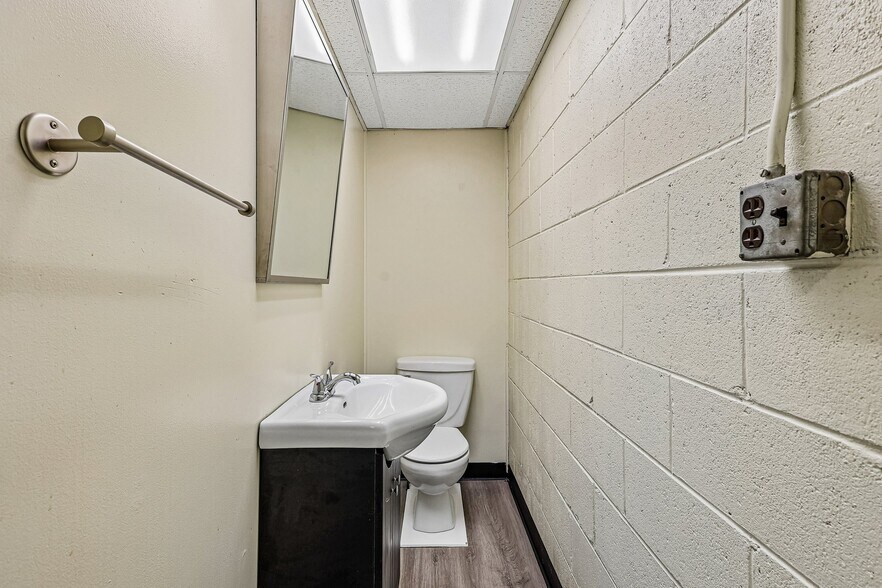 More Photos Of 5558 Wadsworth Rd, Dayton Warehouse For Sale