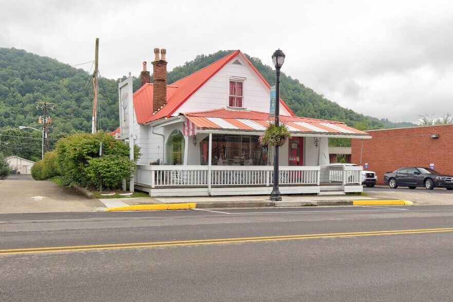 More Photos Of 134 E Main St, Morehead General Retail For Sale