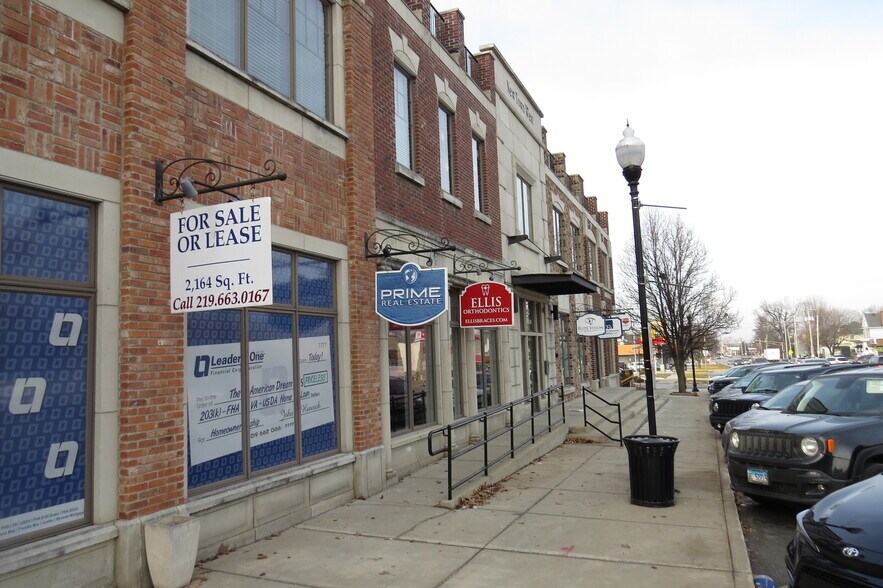 Primary Photo Of 123-125 N Main St, Crown Point Loft Creative Space For Lease