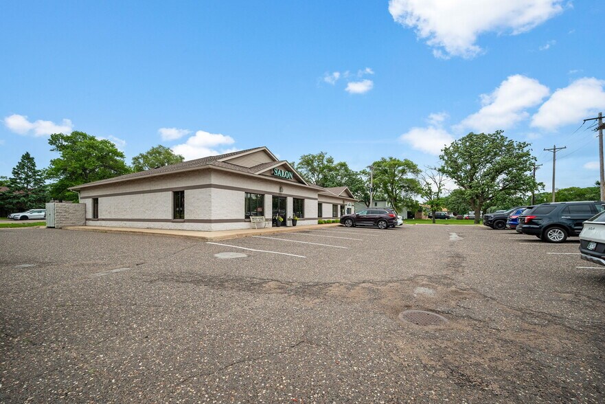 More Photos Of 325-337 NW Northdale Blvd, Coon Rapids Freestanding For Sale