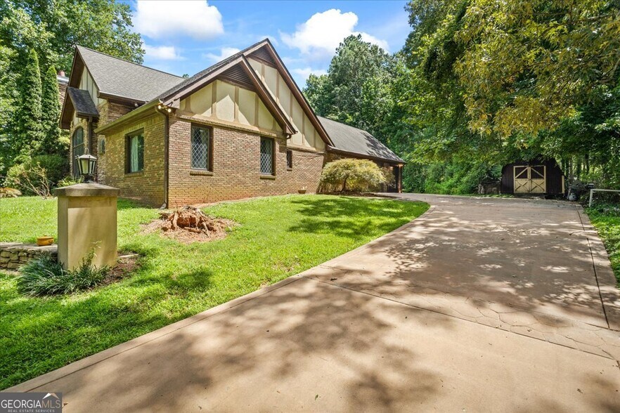 More Photos Of 3000 Cathedral Pl, Decatur Movie Radio TVStudio For Sale