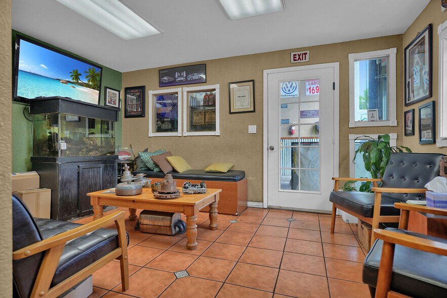 More Photos Of 7007 SW 13th Ter, Miami Warehouse For Sale