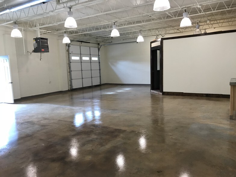 More Photos Of 141 New St, Decatur Manufacturing For Lease