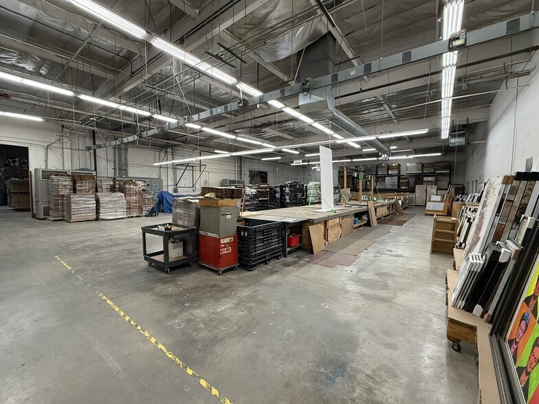 More Photos Of 9200 Gazette Ave, Chatsworth Warehouse For Lease