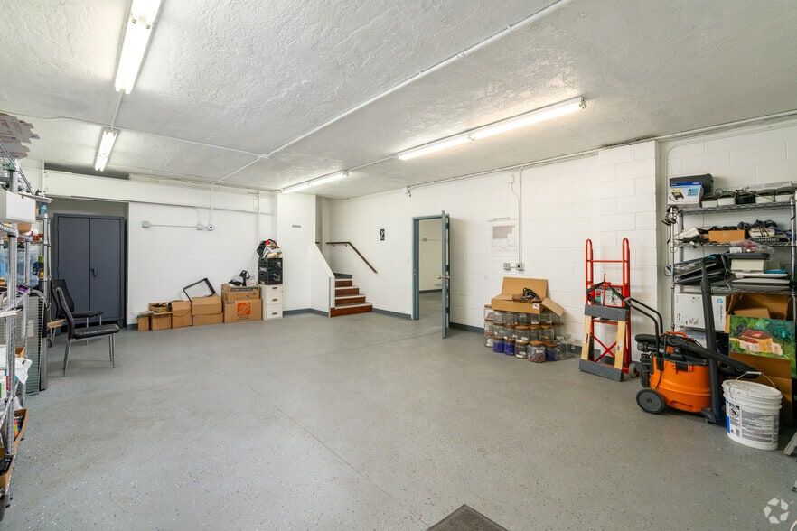 More Photos Of 8212-8214 San Fernando Rd, Sun Valley Light Distribution For Sale