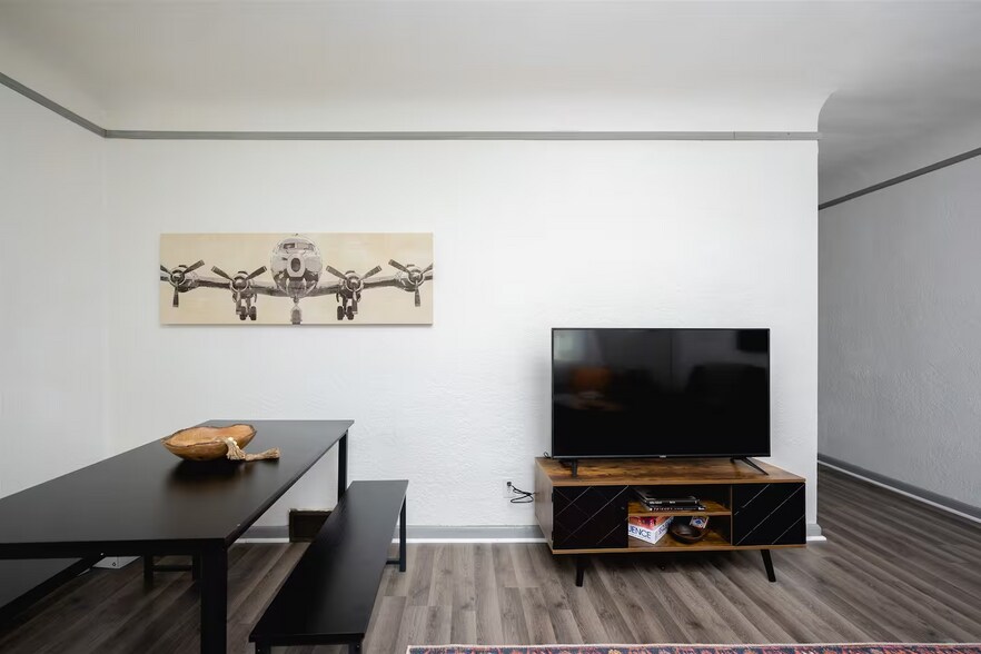 More Photos Of 6306 Urbandale Ave, Des Moines Multifamily For Sale