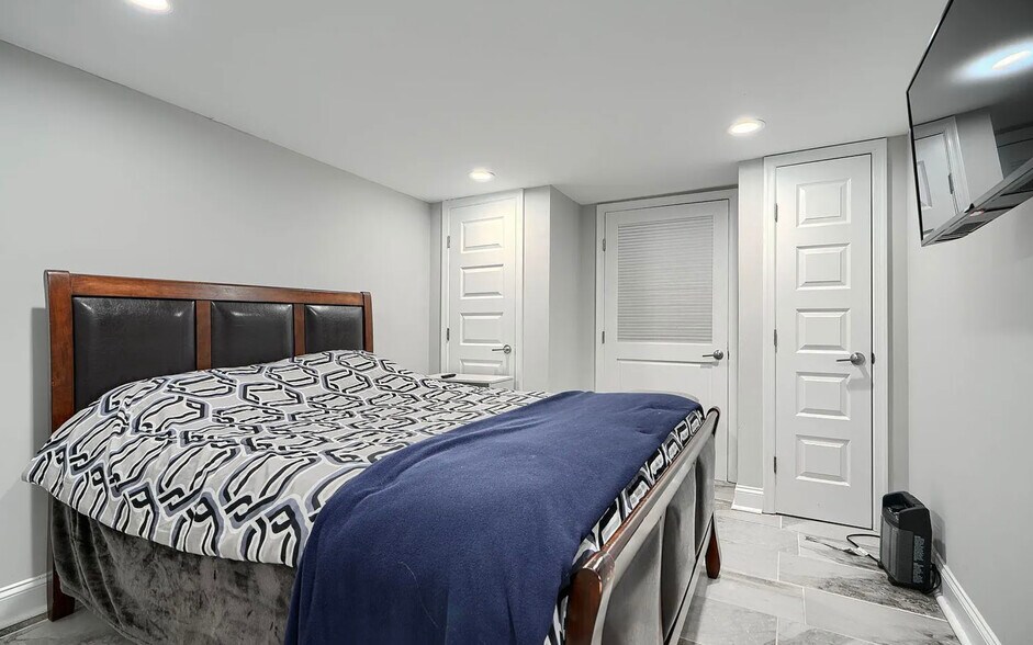 More Photos Of 635 E Fort Ave, Baltimore Specialty For Sale