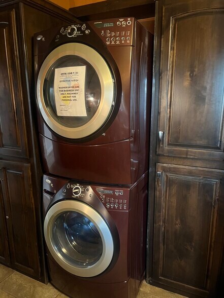 More Photos Of 911 E MacArthur St, Shawnee Showroom For Lease