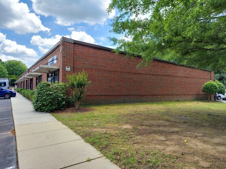 More Photos Of 500 New Hope Rd, Raleigh Light Distribution For Sale