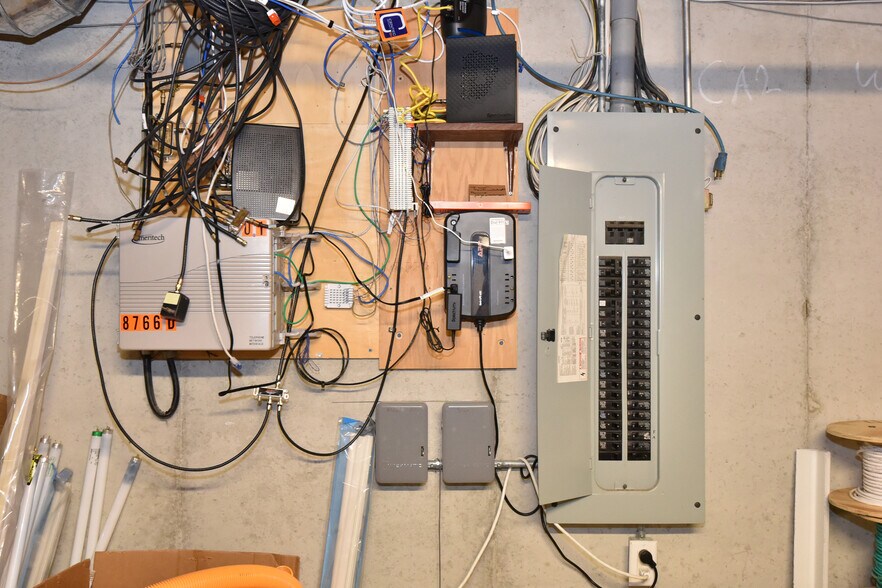 More Photos Of 8766 N Deerwood Dr, Milwaukee Freestanding For Sale