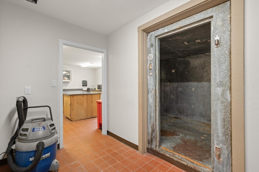 More Photos Of 6024 Cortez Blvd, Weeki Wachee General Retail For Sale