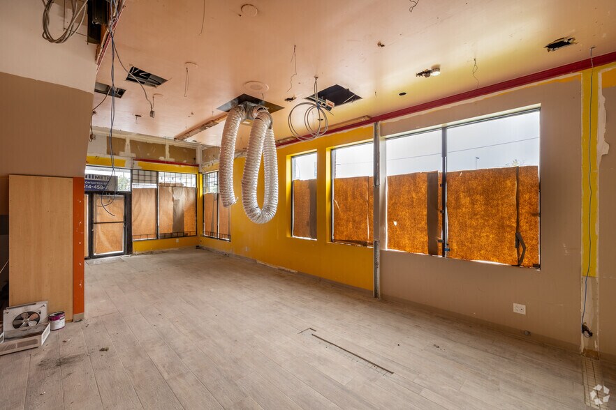 More Photos Of 1500-1530 Boul Henri-Bourassa O, Montréal Storefront For Lease
