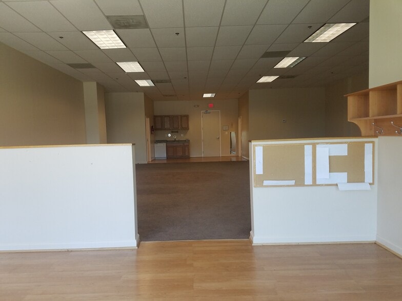 More Photos Of 4229 Lafayette Center Dr, Chantilly Business Park For Lease
