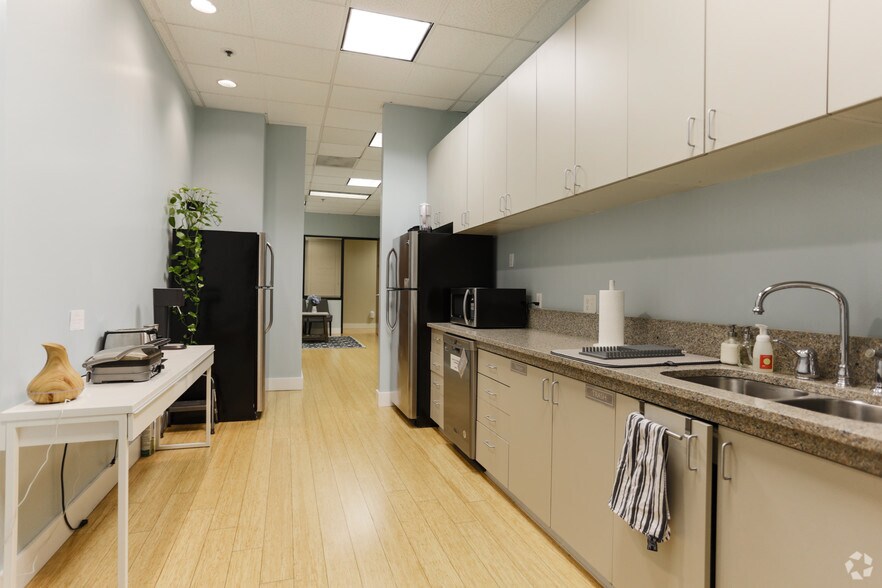 More Photos Of 1975 NW 167th Pl, Beaverton Office For Lease