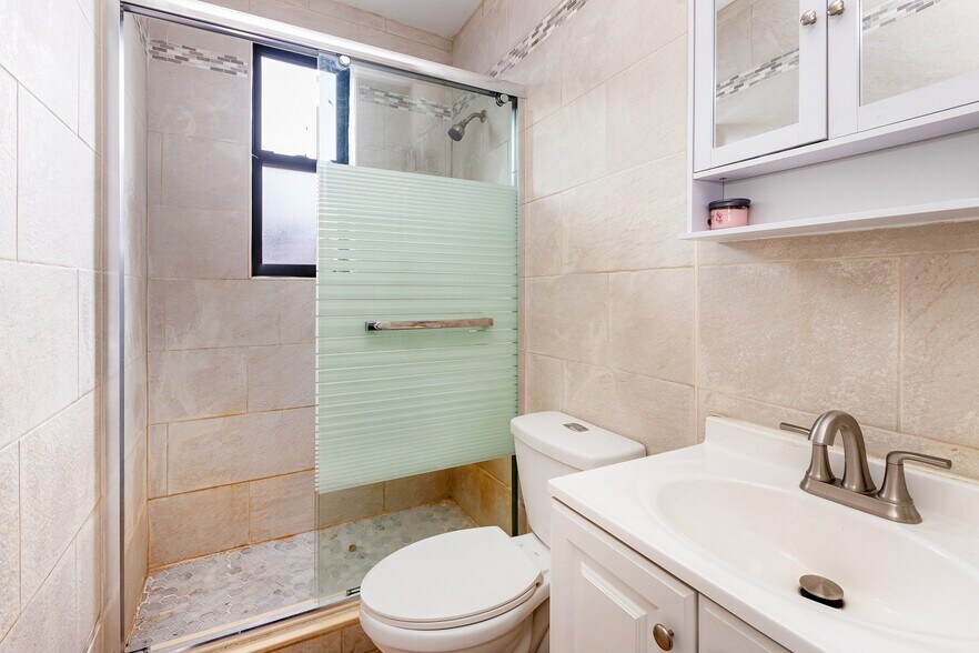 More Photos Of 3545 Crescent St, Astoria Apartments For Sale