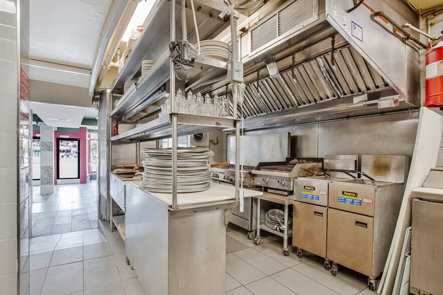 More Photos Of 81 Main St, Annapolis Restaurant For Sale