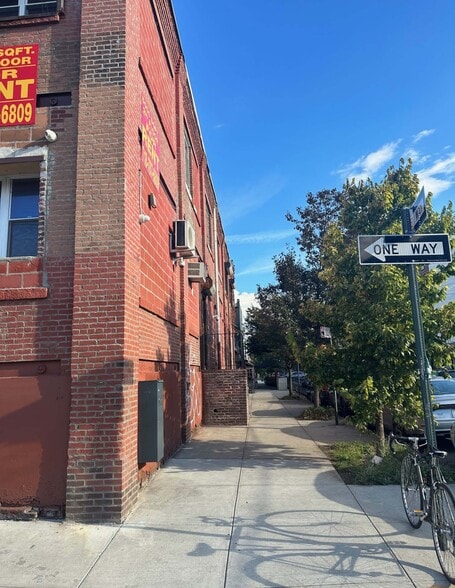 More Photos Of 163 Imlay St, Brooklyn Warehouse For Lease