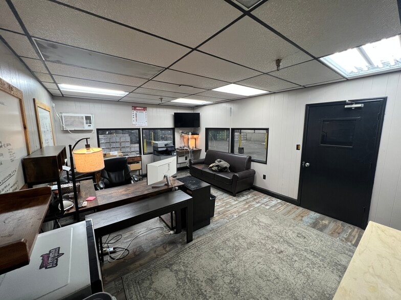 More Photos Of 1903 Polymer Dr, Chattanooga Distribution For Lease