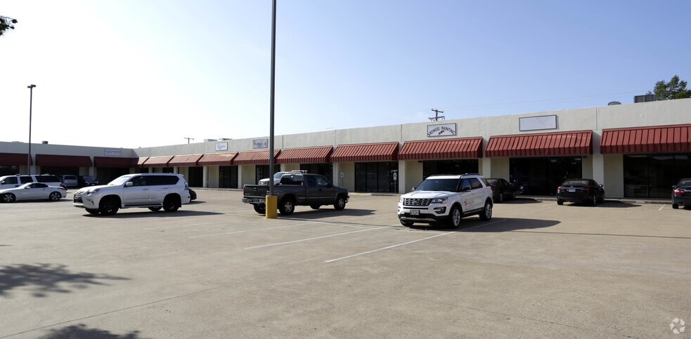More Photos Of 4500 Ratliff Ln, Addison Showroom For Lease