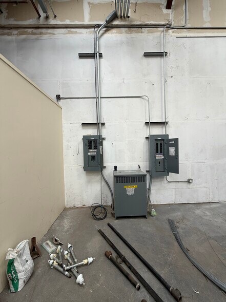 More Photos Of 901-909 Harkins Rd, Salinas Warehouse For Lease