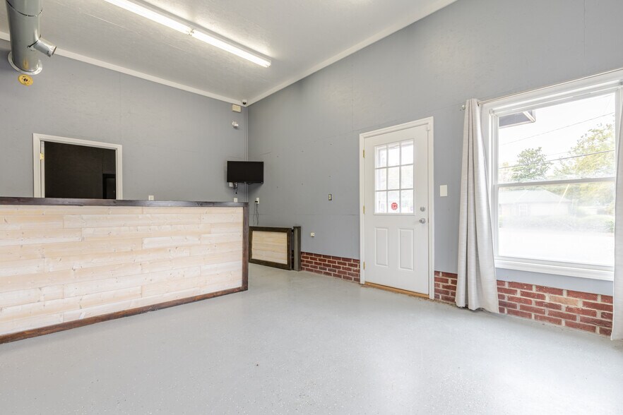 More Photos Of 201 Spratt St, Fort Mill Light Distribution For Lease