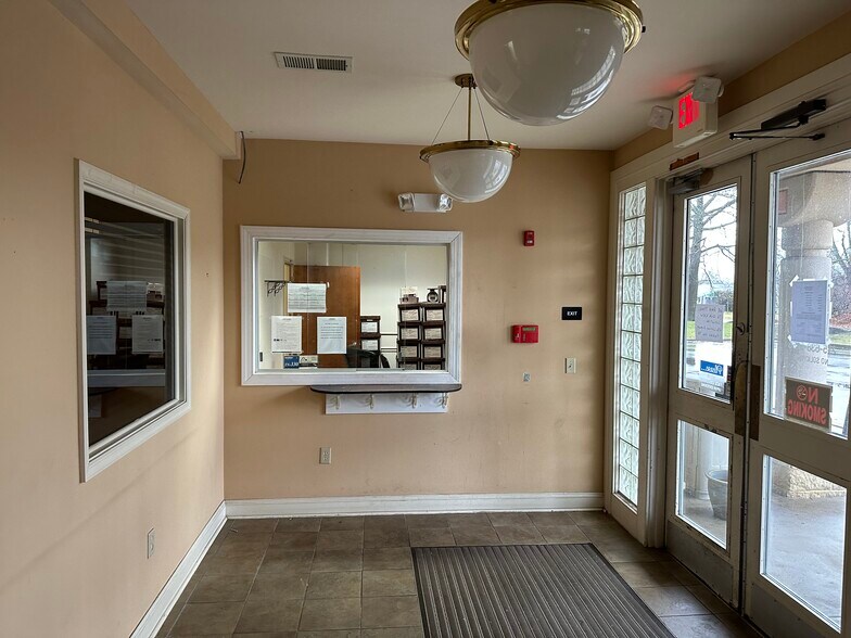 More Photos Of 195 Bristol Oxford Valley Rd, Langhorne Bank For Sale