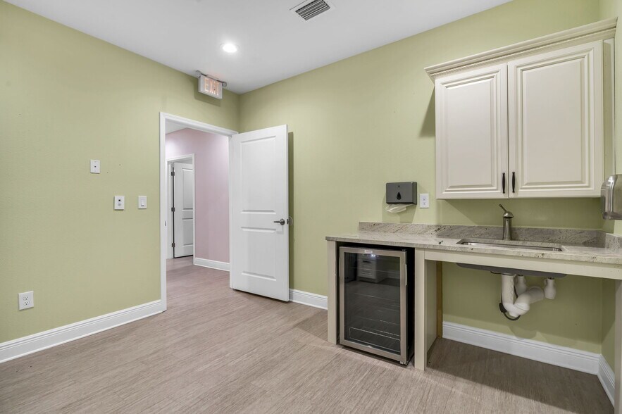 More Photos Of 4109 Armenia Ave, Tampa Medical For Sale