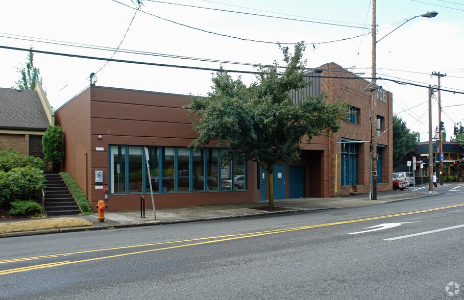 More Photos Of 4702-4706 NE Glisan St, Portland Medical For Lease