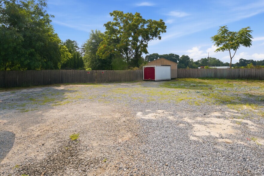 More Photos Of 1850 E Jericho Tpke, Huntington Auto Repair For Sale