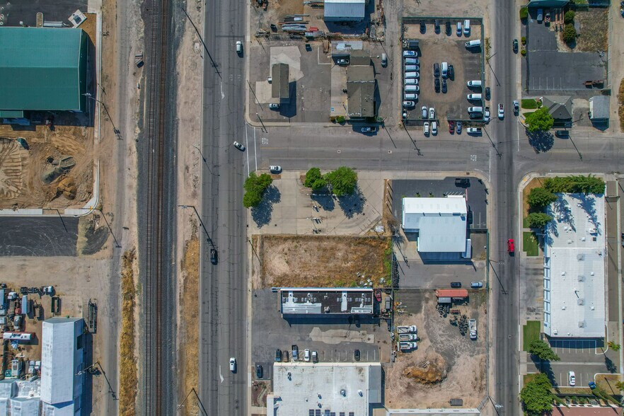 More Photos Of 695 Atwater Blvd, Atwater General Retail For Sale