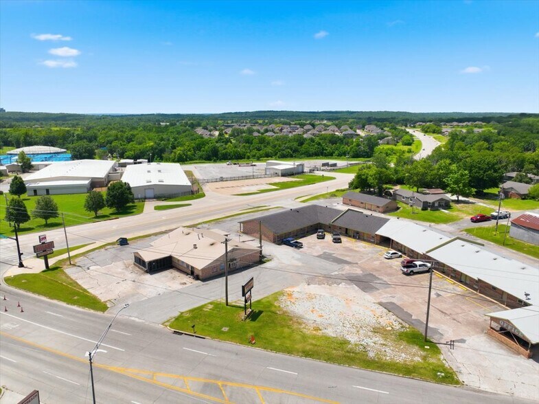 More Photos Of 1131 Cradduck Rd, Ada Bar For Sale