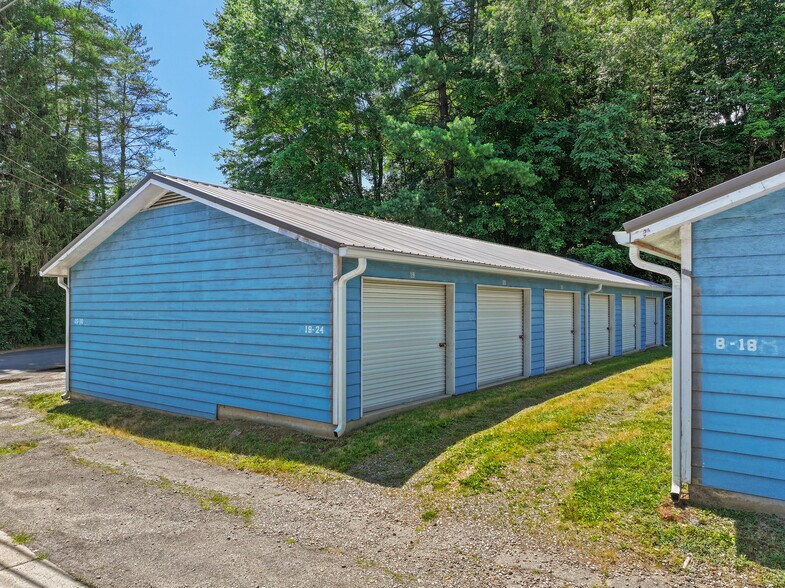 More Photos Of 8275 Carolina Blvd, Clyde General Retail For Sale