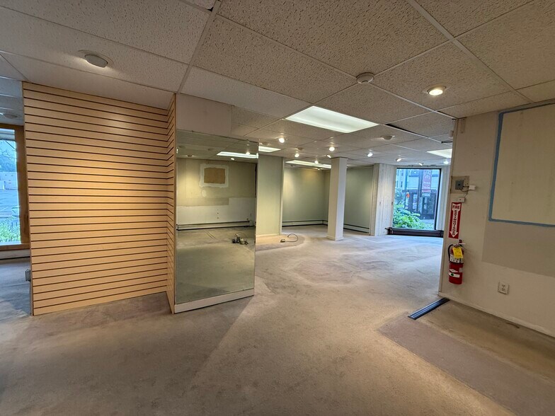 More Photos Of 142 Highland St, Worcester Storefront Retail Residential For Lease