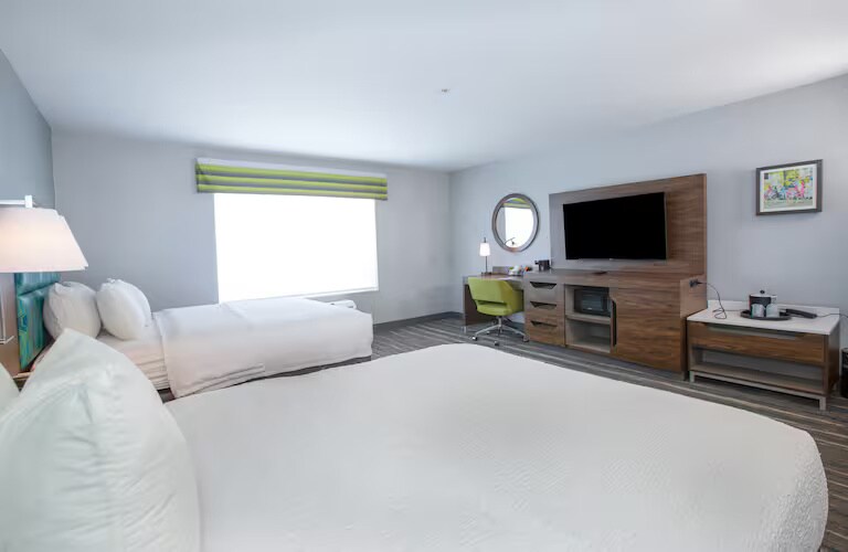 More Photos Of 2700 Green Oaks Rd, Fort Worth Hotel For Sale