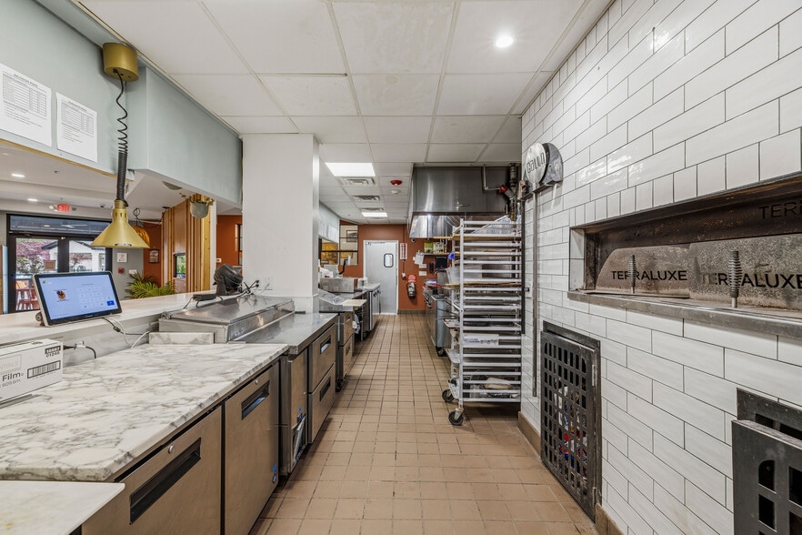 More Photos Of 402 Center St, Lewiston Restaurant For Sale