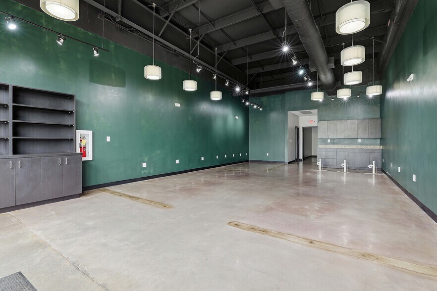 More Photos Of 15 Thomas Grace Annex Ln, Sharpsburg Freestanding For Lease