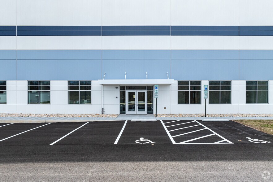 More Photos Of 60 Industrial Rd, Elizabethtown Distribution For Sale