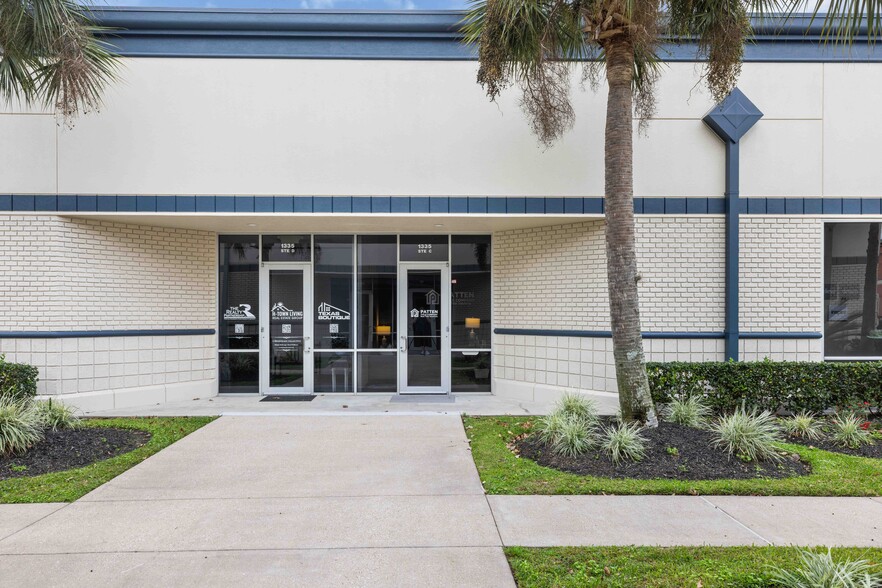 More Photos Of 1335 Space Park Dr, Houston Office For Lease