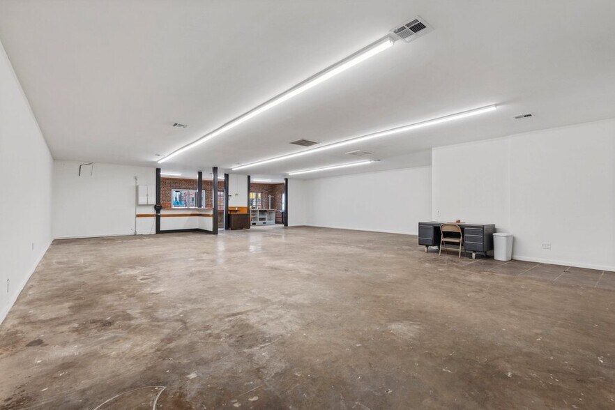 More Photos Of 622 E Prien Lake Rd, Lake Charles Light Manufacturing For Lease