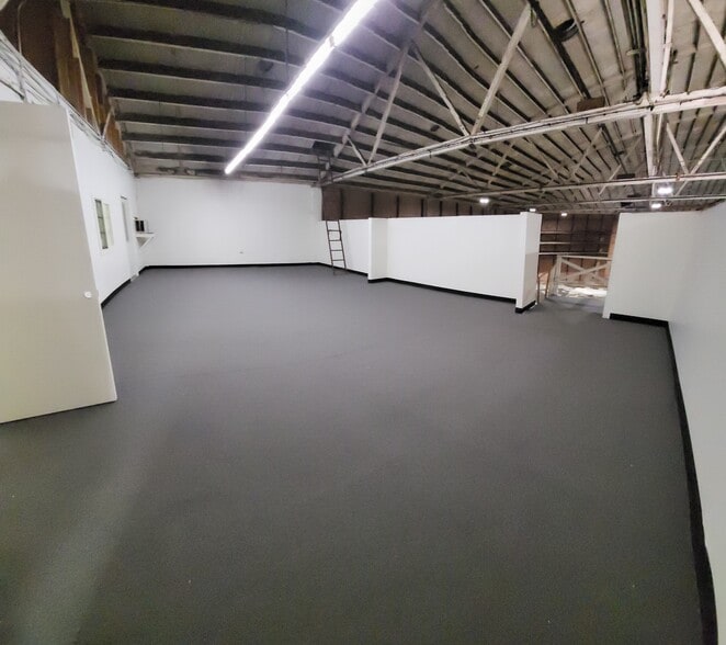 More Photos Of 1617-1619 E Adams Blvd, Los Angeles Warehouse For Lease
