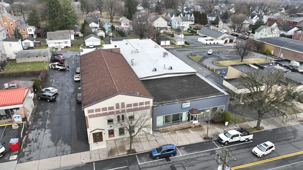 More Photos Of 25 S Broad St, Nazareth Medical For Lease