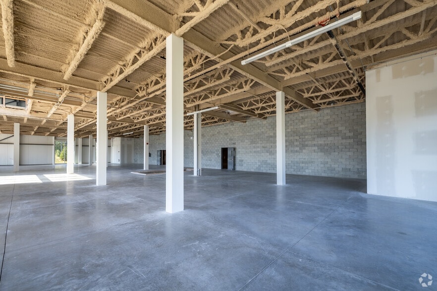More Photos Of 1110 Rue Bousquet, Granby Warehouse For Sale