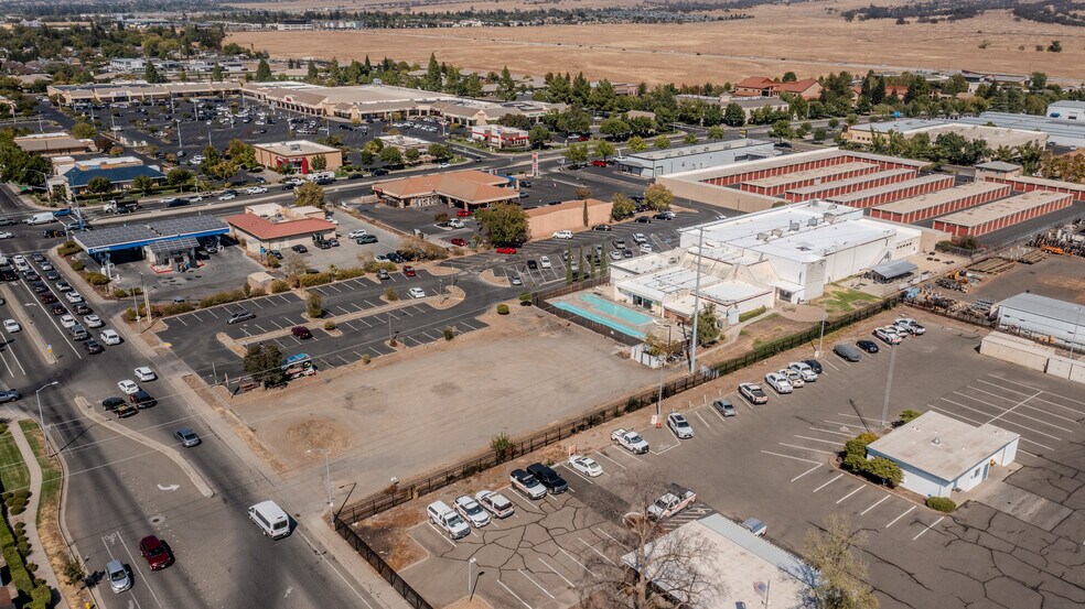 More Photos Of 1026 Skyway, Chico Health Club For Sale