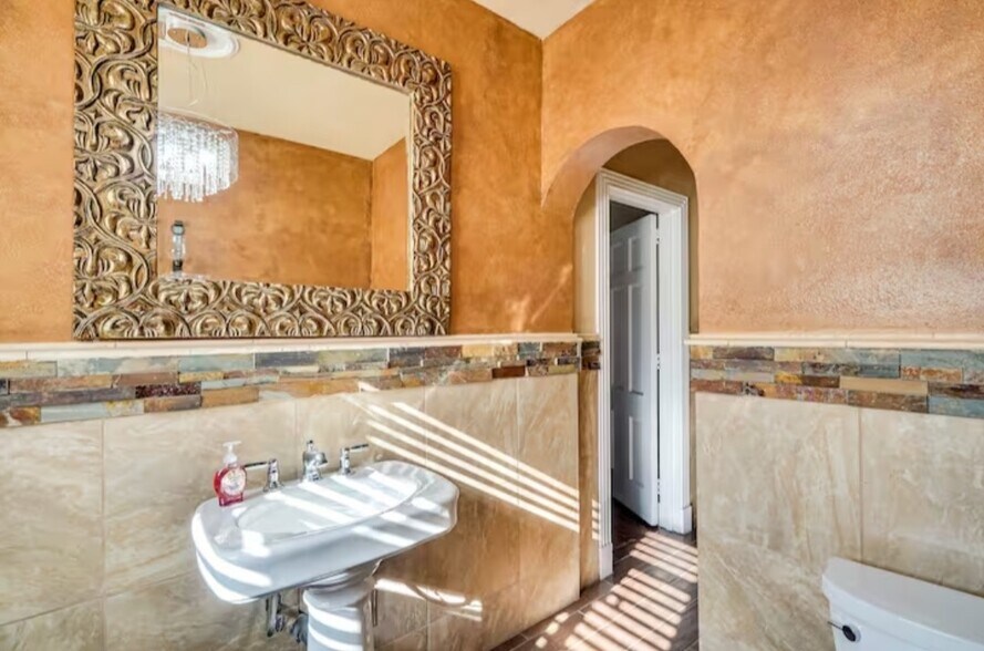 More Photos Of 2070 SW Loop 338, Odessa Specialty For Lease