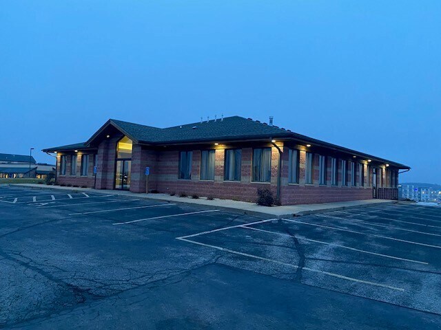 More Photos Of 2720 Superior Dr NW, Rochester Office For Lease