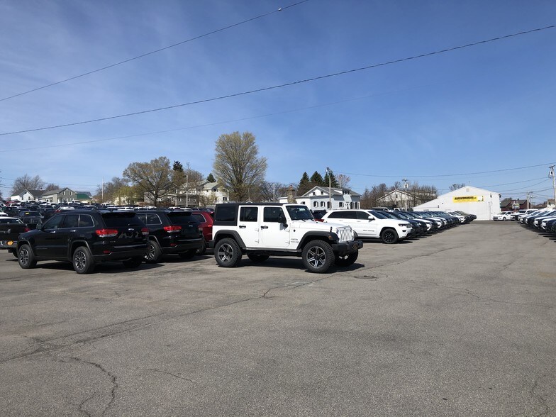 More Photos Of 420 W 1st St, Oswego Auto Dealership For Sale