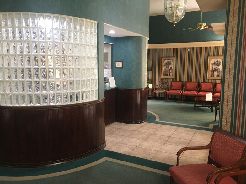 More Photos Of 2735 University Blvd S, Jacksonville Office For Lease