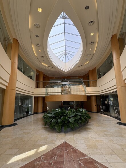 More Photos Of 74199 El Paseo Dr, Palm Desert Unknown For Lease