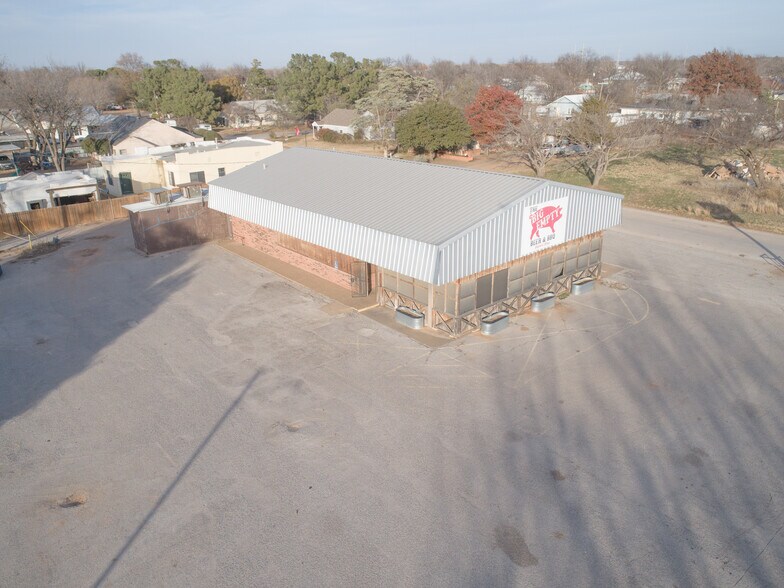 More Photos Of 700 W California St, Seymour General Retail For Sale