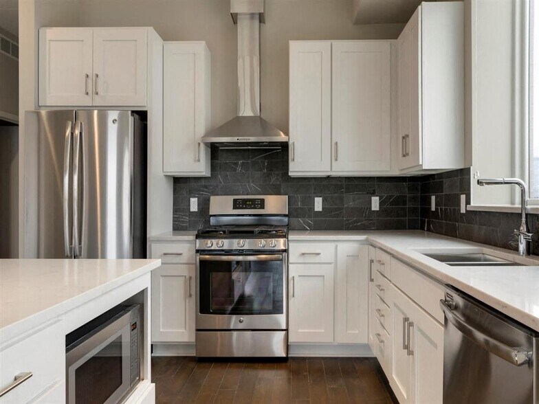 More Photos Of 10 2nd St SE, Minneapolis Apartments For Lease